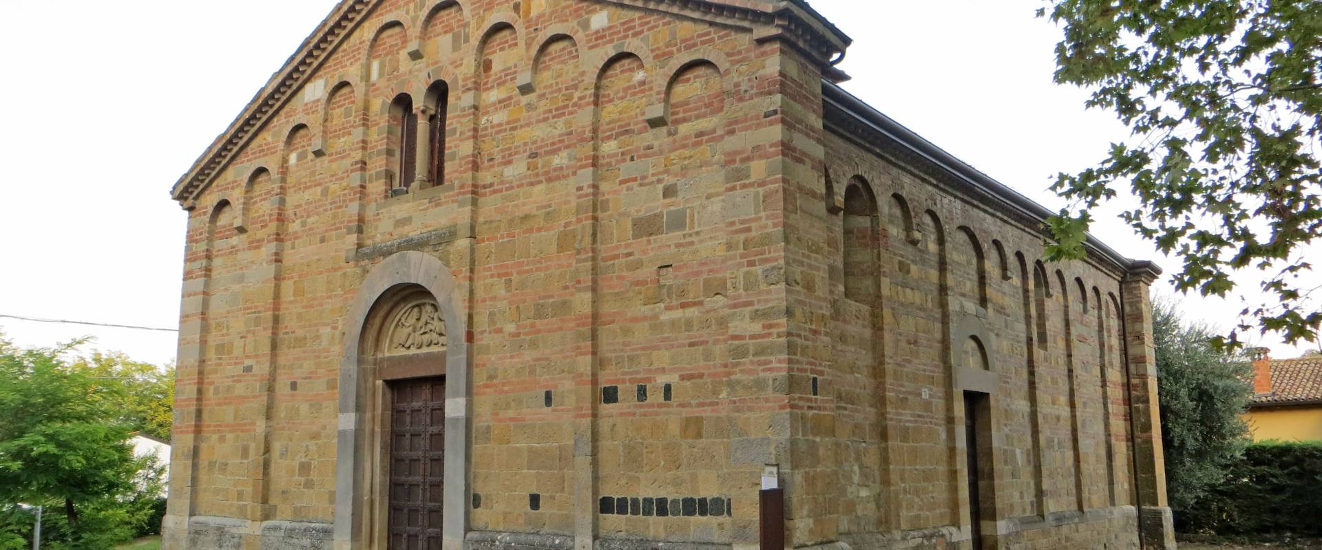Pieve di San Biagio (Talignano, Sala Baganza) - facciata e lato sud 2019-09-16 foto di Parma198
